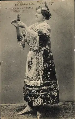 Ak Valencia, Frau in spanischer Tracht