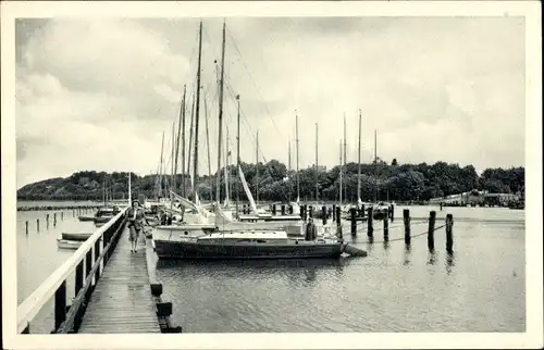 Ak Glücksburg an der Ostsee, Bootshafen, Boote