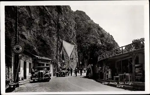 Ak Ponte San Luigi, Straße, Berg, Geschäft, Auto, Grenze