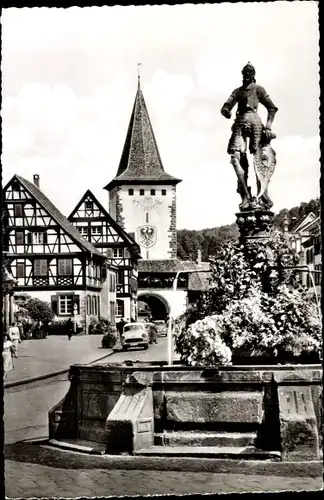Ak Gengenbach im Schwarzwald, Oberes Tor, Brunnen