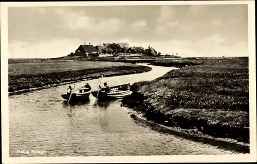 Ak Hallig Hooge in Nordfriesland, Kanalpartie mit Ortschaft