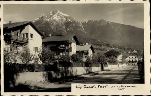 Ak Imst in Tirol, Straßenpartie im Ort, Gasthaus Lamm