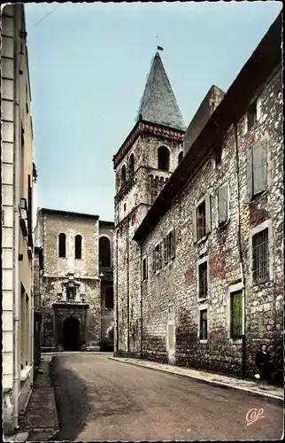 Ak Castres Tarn, Der Glockenturm, Kirche Saint-Benoît