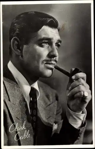 Ak Schauspieler Clark Gable, Portrait mit Pfeife