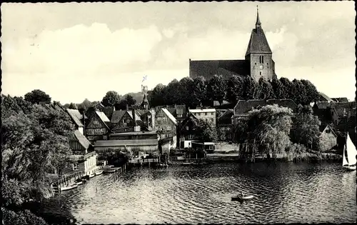 Ak Mölln in Lauenburg, Stadtsee, Ortsansicht, Kirche, Segelboot, Ruderboot