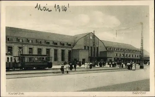 Ak Karlsruhe in Baden, Bahnhof, Straßenbahn