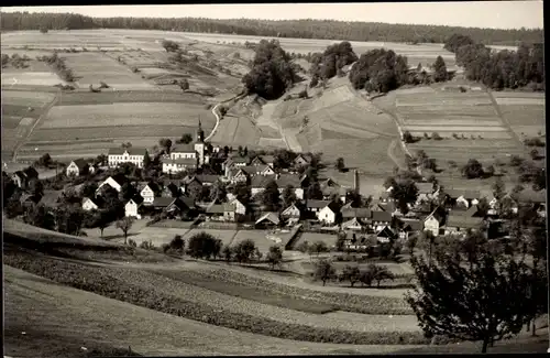 Foto Ak Eineborn in Thüringen, Gesamtansicht, Kirche