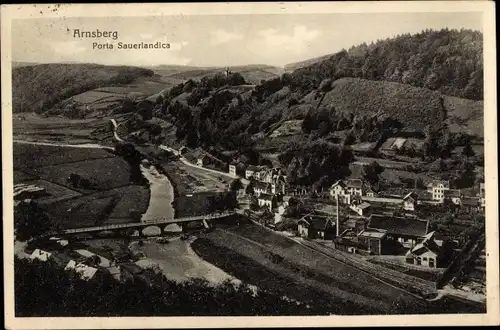 Ak Arnsberg im Sauerland Westfalen, Porta Sauerlandica, Brücke, Gesamtansicht