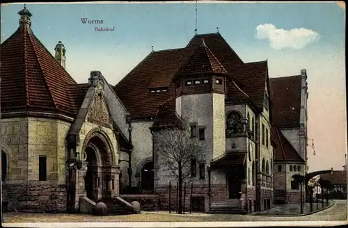 Ak Worms am Rhein, Bahnhof, Straßenansicht