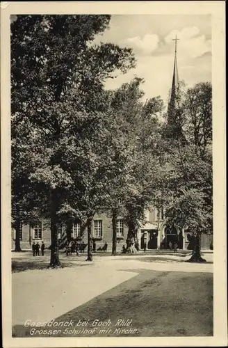 Ak Goch am Niederrhein, Gaesdonck, Großer Schulhof mit Kirche