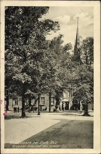 Ak Goch am Niederrhein, Gaesdonck, Großer Schulhof mit Kirche