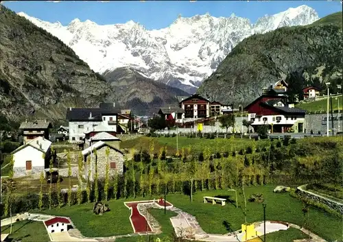 Ak Courmayeur Valle D'Aosta, Minigolf Park, Im Hintergrund Kette Montblanc