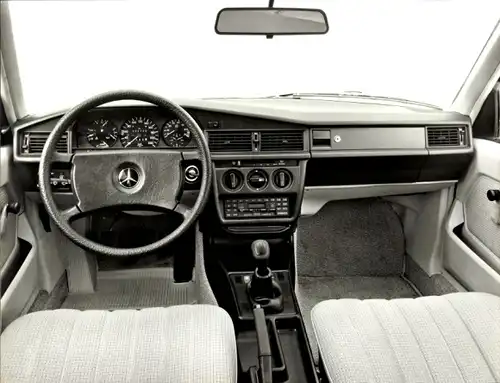 Foto Auto Mercedes-Benz, Innenraum, Lenkrad, Ergonomisch-komfprtable Sitzverhältnisse