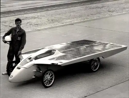 Foto Mercedes-Benz/Alpha-Real, Solarmobile, Sonnen-Silberpfeil