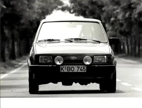 Foto Auto Ford, Vorderansicht, Autokennzeichen KBO 745