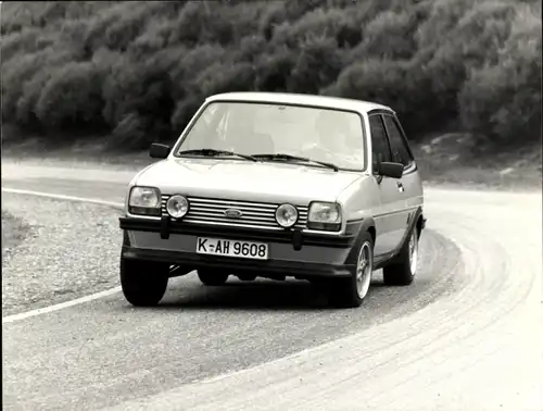 Foto Auto Ford, Vorderansicht, Autokennzeichen KAH 9608