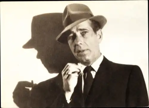 Ak Schauspieler Humphrey Bogart, Portrait, Hut, Zigarette