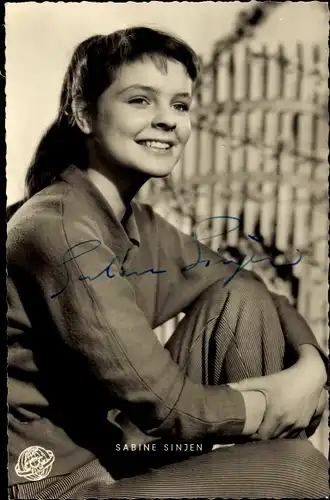 Ak Schauspielerin Sabine Sinjen, Portrait, Autogramm