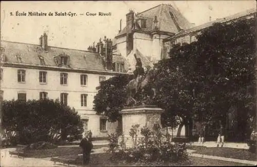 Ak Saint Cyr l'Ecole Yvelines, Spezielle Militärschule, Cour Rivoli