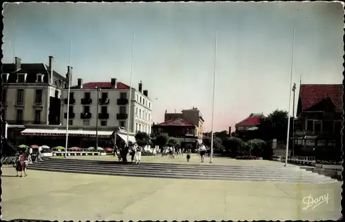 Ak Arcachon Gironde, La Place Thiers