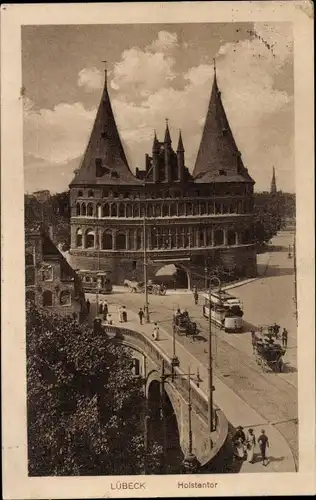 Ak Hansestadt Lübeck, Holstentor, Straßenbahn, Pferdekutschen, Brücke