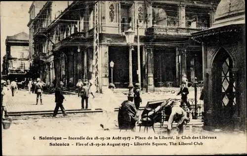 Ak Thessaloniki Griechenland, Freiheitsplatz, Club der Liberalen, Zerstörungen nach Brand 1917