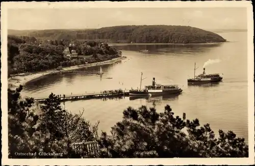 Ak Glücksburg an der Ostsee, Dampfer an der Anlegestelle