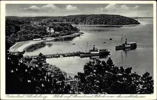 Ak Glücksburg in Holstein, Strand mit Landungsbrücke, Yachtschule, Seglerhafen