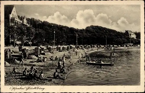 Ak Glücksburg an der Ostsee, Strand, Badegäste, Strandkörbe, Boote