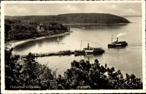 Ak Glücksburg an der Ostsee, Landungsbrücke, Dampfer