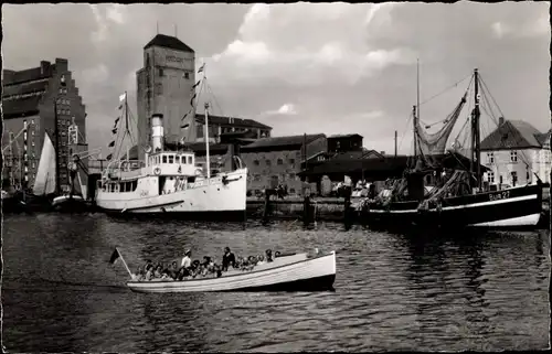 Ak Burg auf der Insel Fehmarn, Hafen mit Fährboot, Turm Kölln