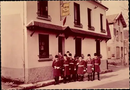 Ak Vieux Moulin Oise, Auberge du Daguet, Gäste