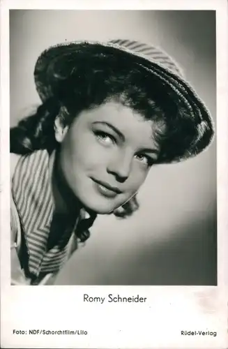 Ak Schauspielerin Romy Schneider, Portrait, Film Feuerwerk