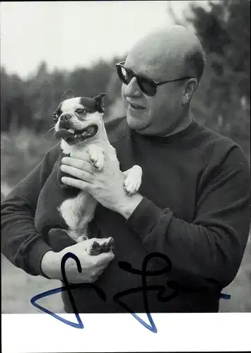 Foto Schauspieler Gert Haucke mit Hund, Autogramm