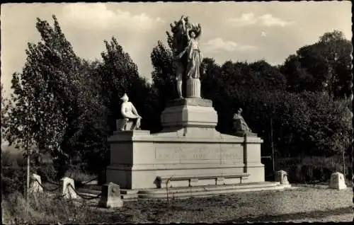 Ak Saint Cyr l'Ecole Yvelines, Denkmal für die im Einsatz gefallenen Heiligen Cyrianer