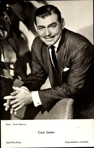 Ak Schauspieler Clark Gable, Portrait, Stuhl