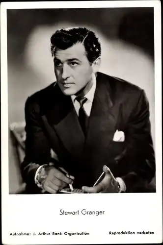 Ak Schauspieler Stewart Granger, Portrait, Zigaretten