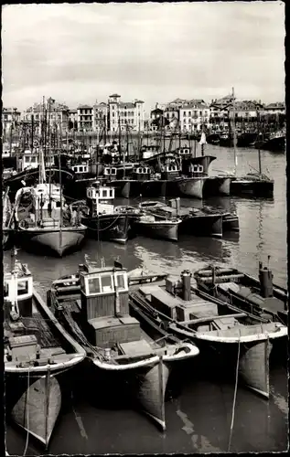 Ak Saint Jean de Luz Pyrénées Atlantiques, Le Port