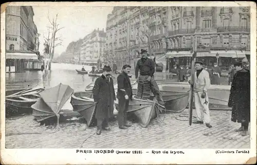 Ak Paris Reuilly, überflutetes Paris 1910, Rue de Lyon, Boote