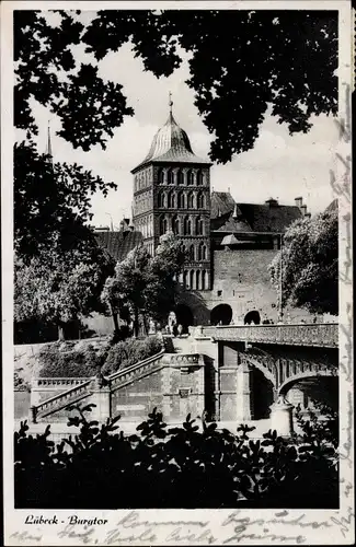 Ak Hansestadt Lübeck, Burgtor, Brücke