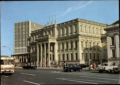 Ak Berlin Mitte, Unter den Linden, Palais, Ministerium für Auswärtige Angelegenheiten, Bus