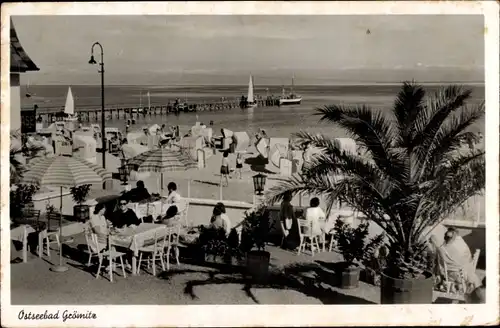 Ak Ostseebad Grömitz in Holstein, Blick zum Strand, Seebrücke, Segelboote, Terrasse