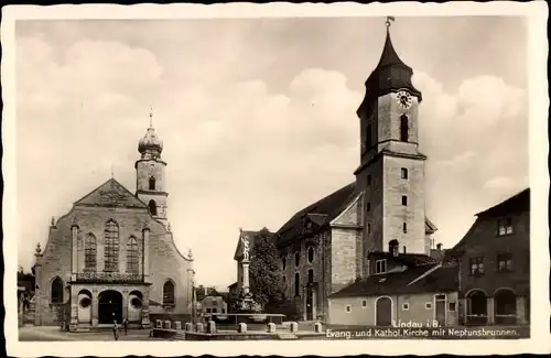 Ak Lindau am Bodensee Schwaben, Evangl. und Kathol, Kirche mit Neptunsbrunnen