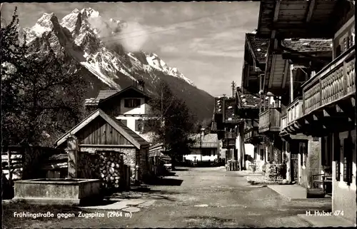 Ak Garmisch Partenkirchen in Oberbayern, Frühlingsstraße, Zugspitze