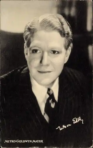Ak Schauspieler Nelson Eddy, Portrait in Anzug