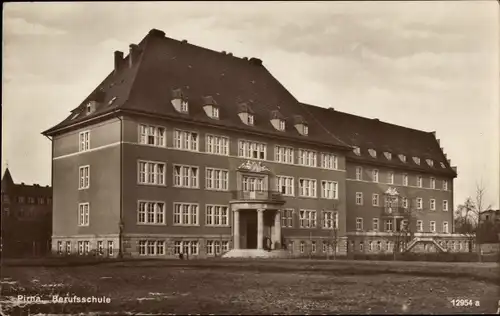 Ak Pirna an der Elbe, Berufsschule, Außenansicht