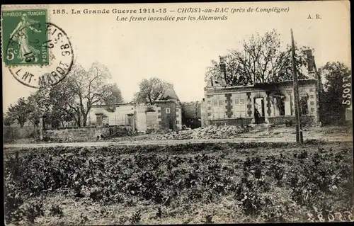 Ak Choisy in Bac Oise, einem von den Deutschen niedergebrannten Bauernhof