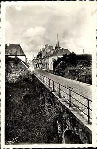 Ak Rocroi Ardennes, Eingang zur Stadt