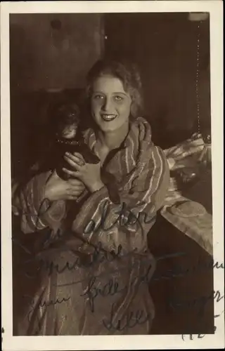 Foto Ak Schauspielerin Lilli Krüger, Portrait mit Hund, Autogramm