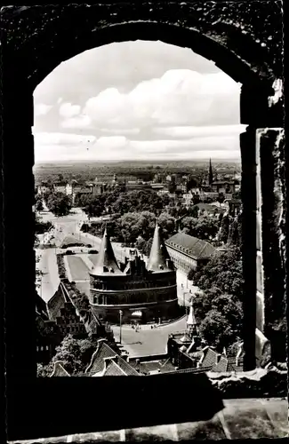 Ak Lübeck in Schleswig Holstein, Aussichtsturm St. Petri, Holstentor